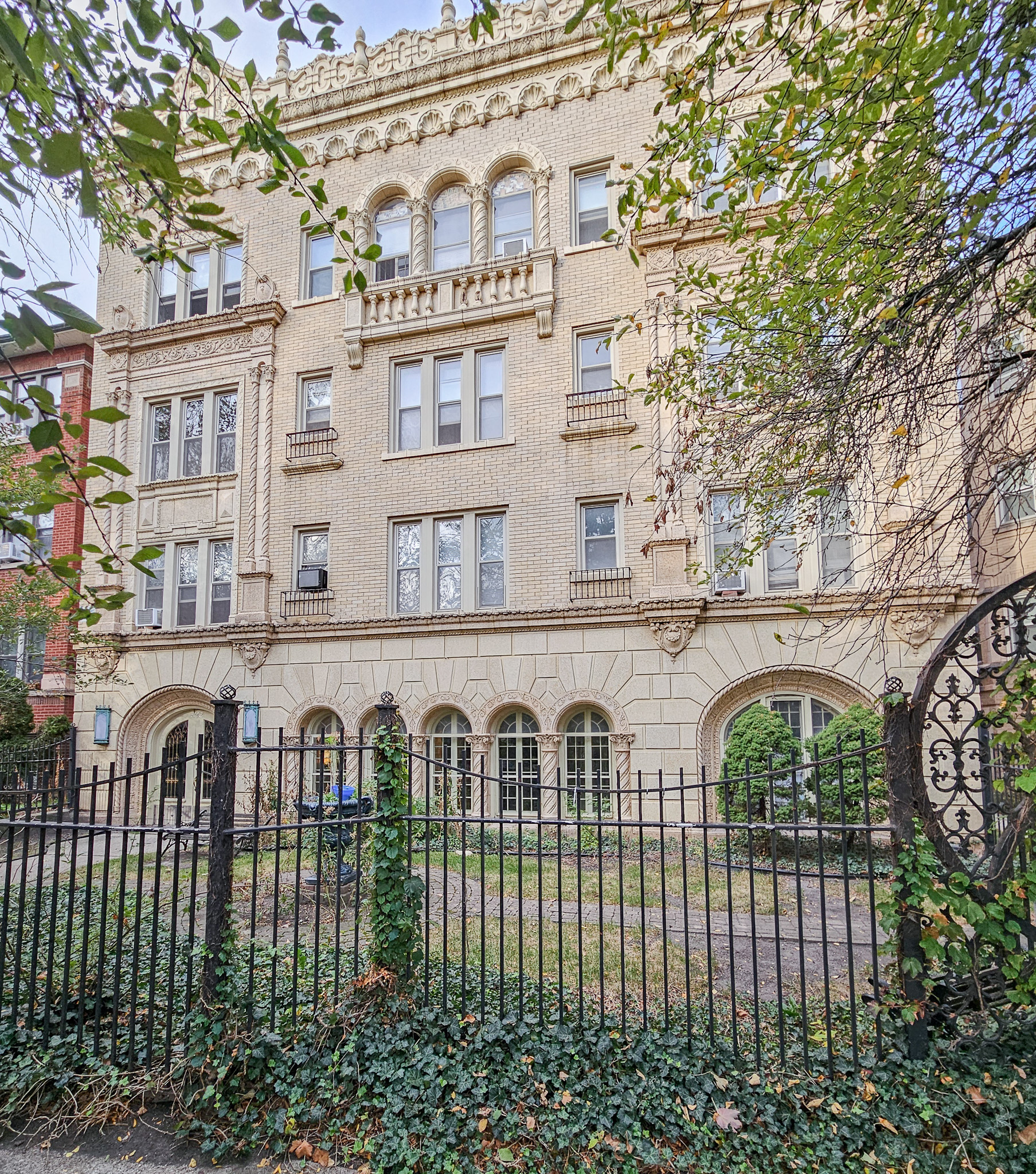 Chicago Beaux-Arts and Glazed Terra Cotta Multifamily Building Managed by Hunter Properties